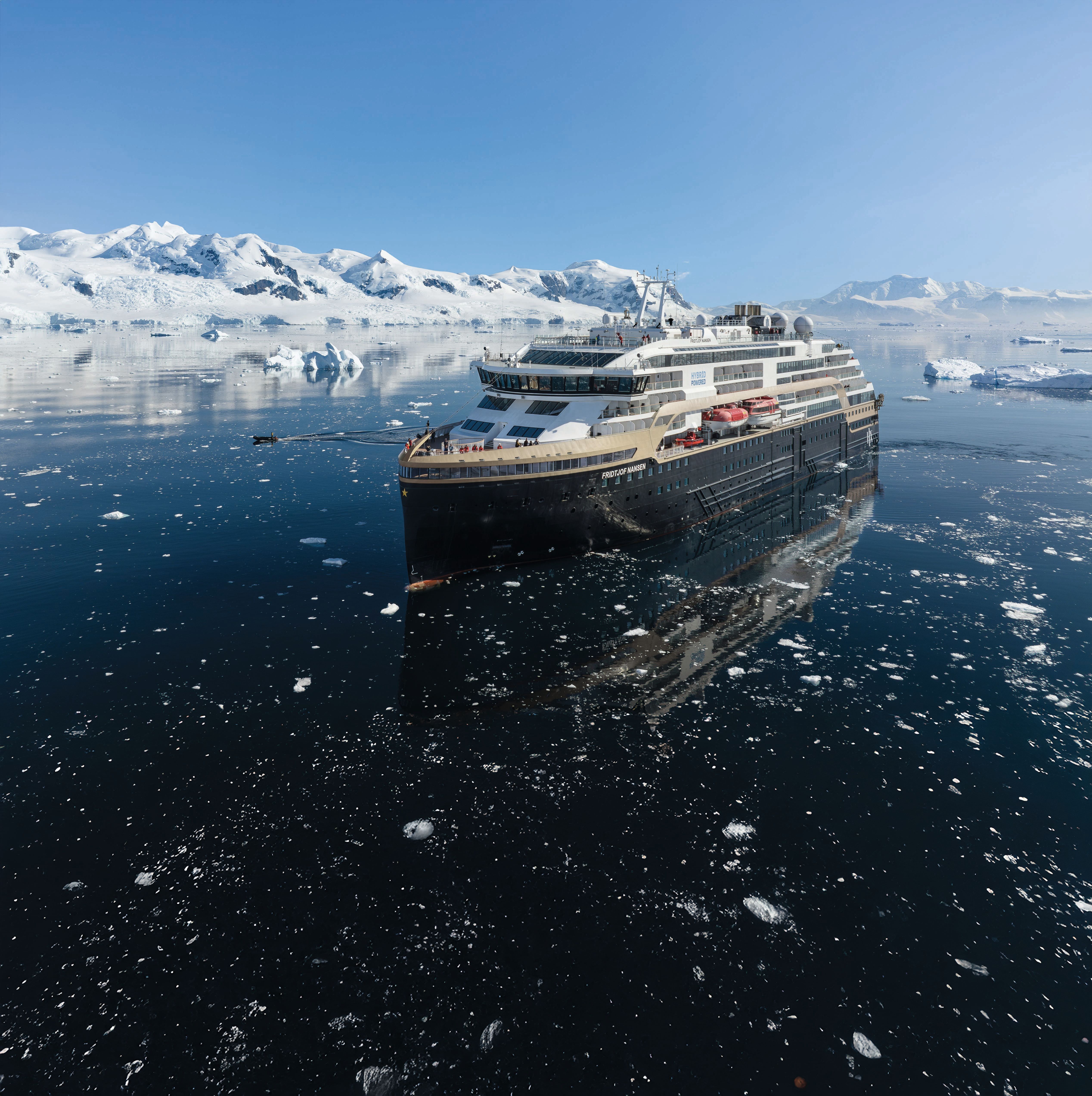 ANTARCTICA-SHIP2_Antarctica_Neko_Harbour_HX_44967_Photo_Espen_Mills.jpg